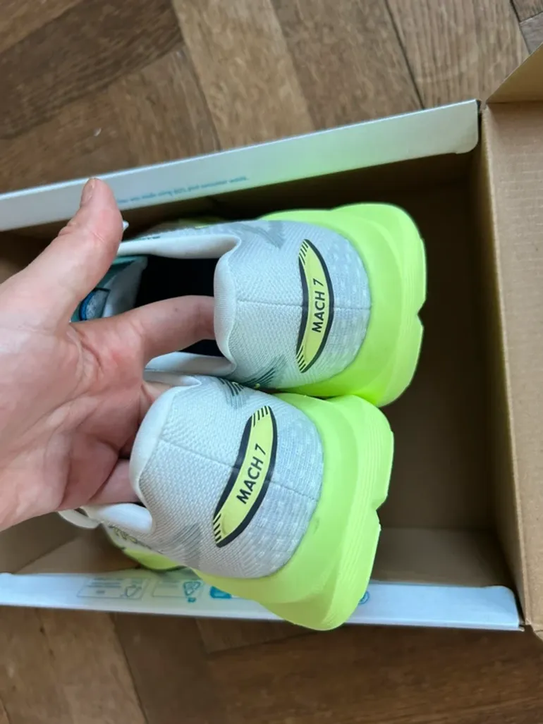 Hoka Mach 7 bike d'occasion — image 2 sur 4