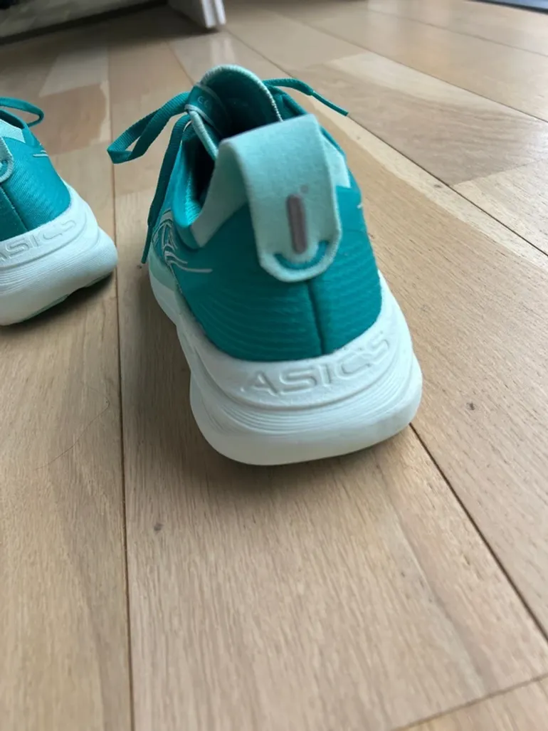 Used Asics Gel Nimbus 27 bike — image 6 of 14