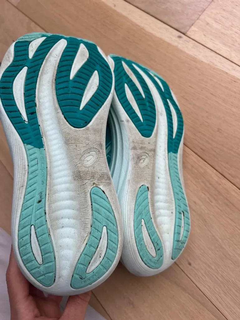 Used Asics Gel Nimbus 27 bike — image 3 of 14