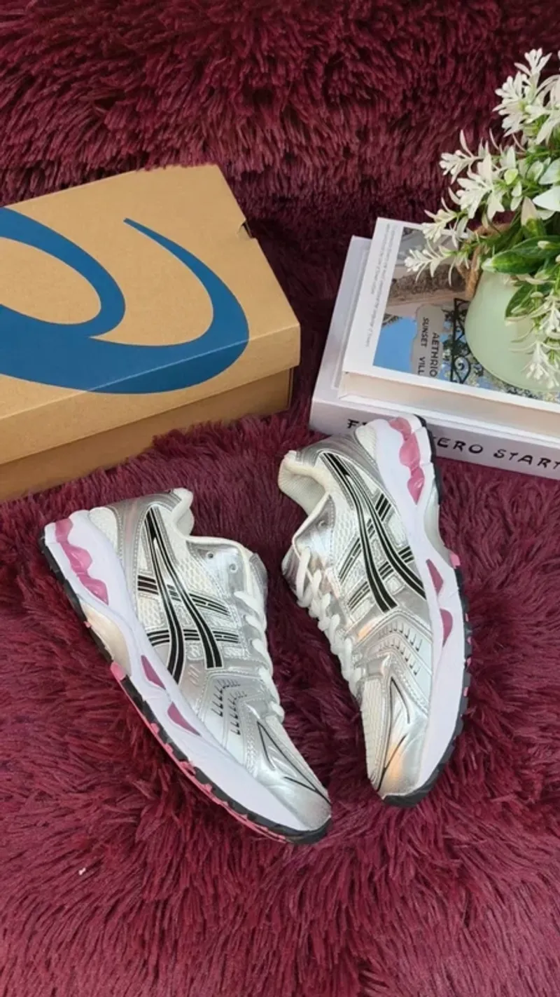 Używany Asics Gel-Kayano 14 Running Shoes
