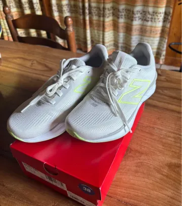 Used New Balance W520 bike — image 1 of 10