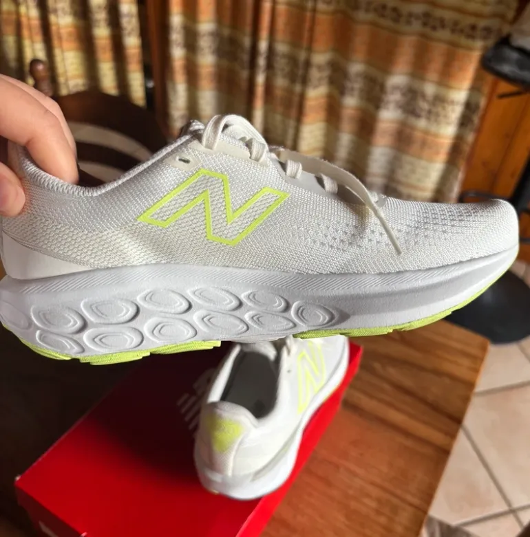 Used New Balance W520 bike — image 4 of 10
