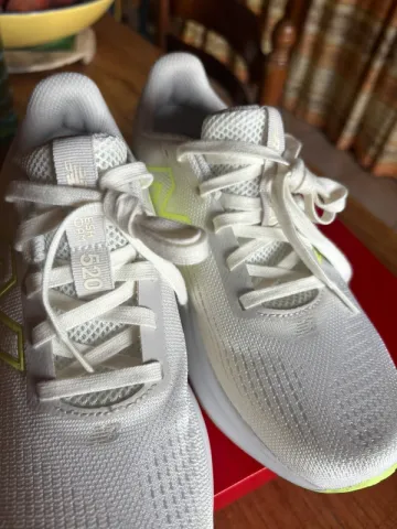 Used New Balance W520 bike — image 8 of 10