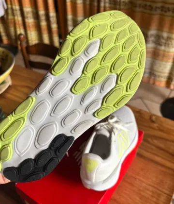 Used New Balance W520 bike — image 3 of 10