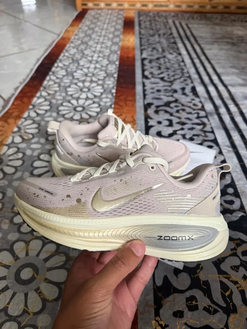 Použité Nike Vomero 18 Running Shoes