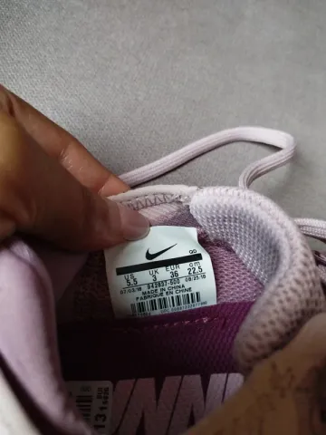 Used Nike Sportive Shoes bike — image 6 of 7