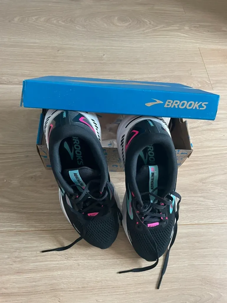 Used Brooks Adrenaline 23 CTS bike — image 4 of 10