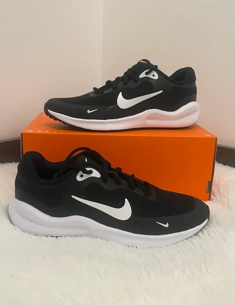 Nike Revolution 7 Running Shoes usato