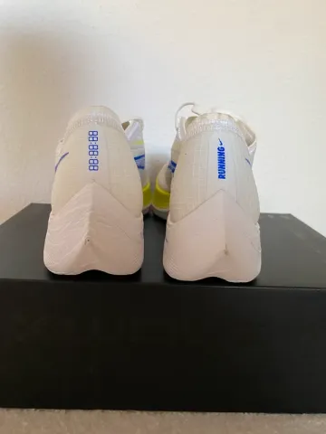 Nike ZoomX Vaporfly Next% bike d'occasion — image 3 sur 5
