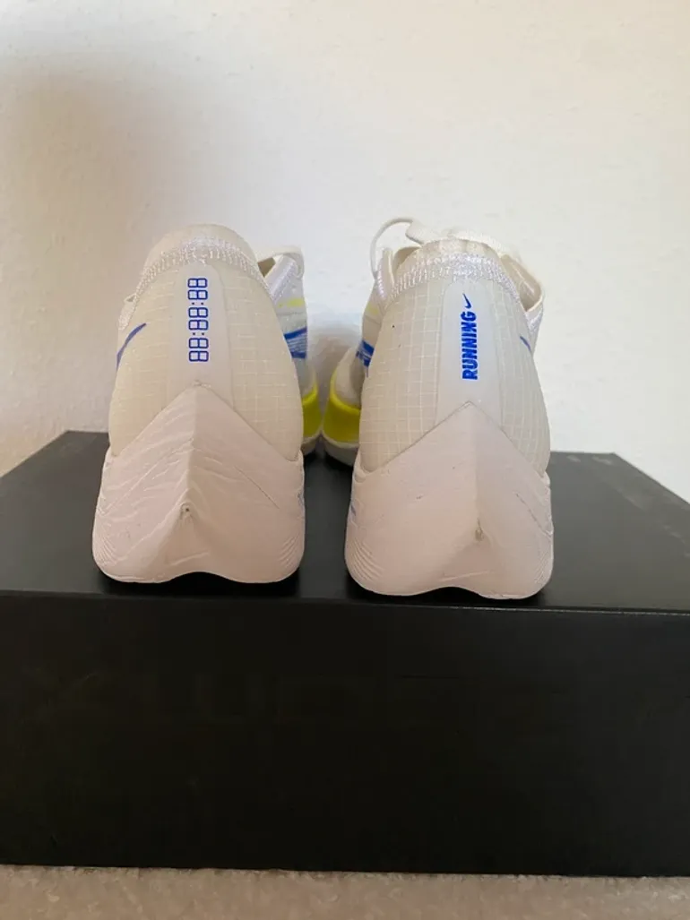 Nike ZoomX Vaporfly Next% bike d'occasion — image 3 sur 5
