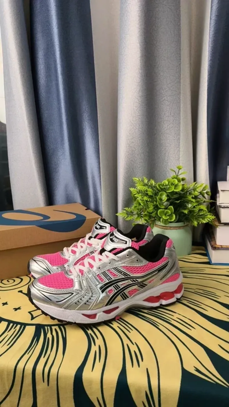 Używany Asics Gel-Kayano 14 Running Shoes