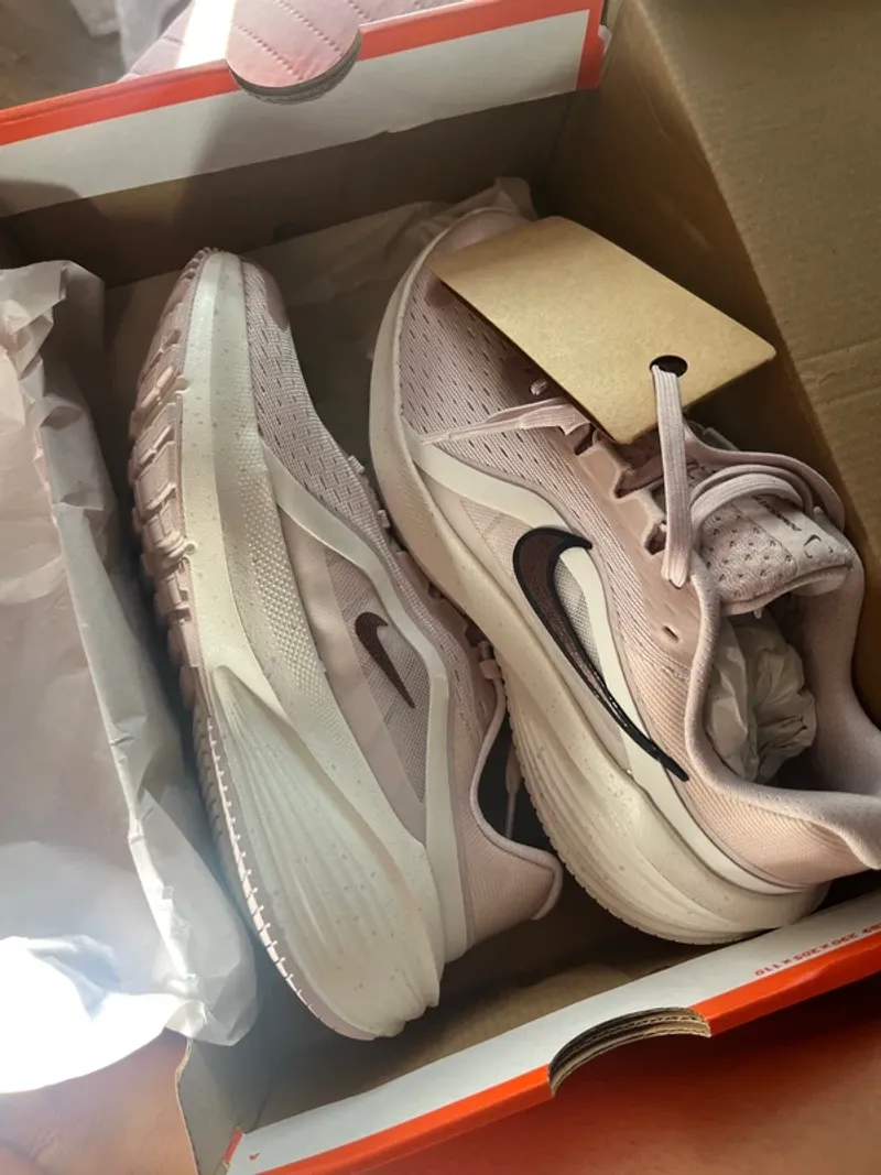 Used Nike Downshifter 14 Running Shoes