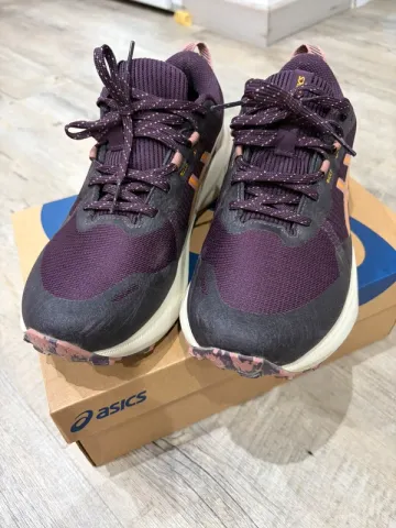 Used Asics Running Shoes bike — image 2 of 5