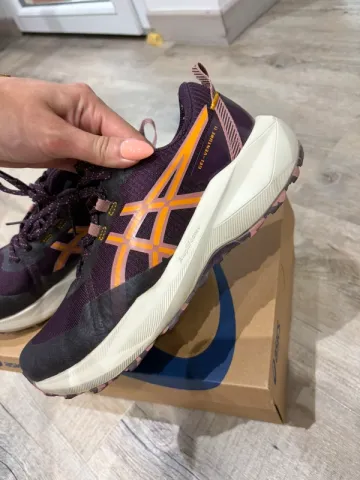 Used Asics Running Shoes bike — image 1 of 5