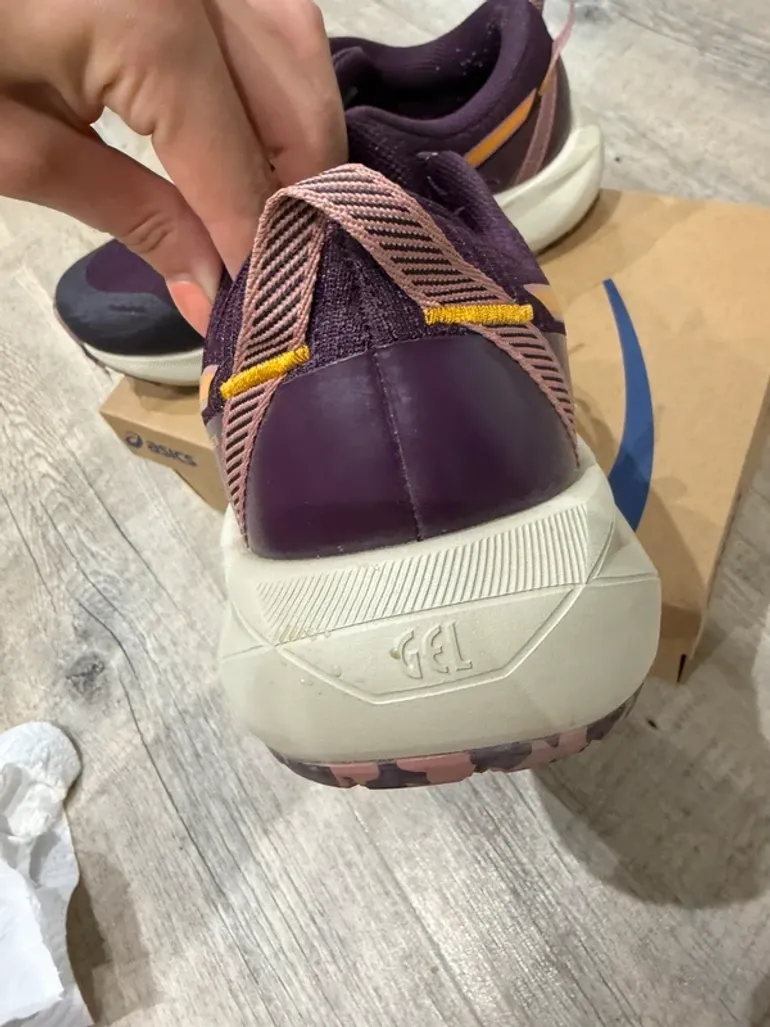 Used Asics Running Shoes bike — image 3 of 5