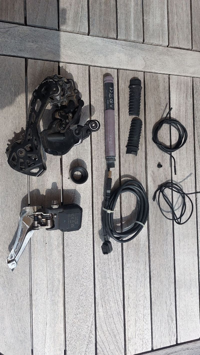 Käytetty Shimano Grx825 2025 Drivetrain & Pedals