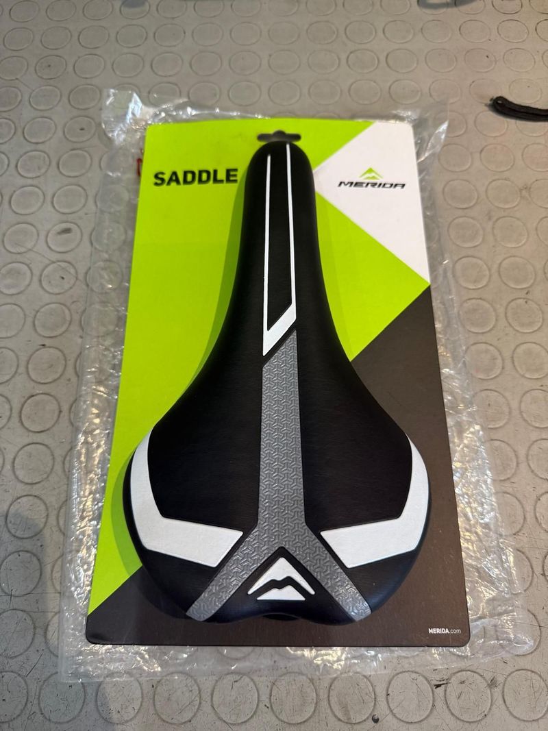 Merida Race 5295 black-white. NUOVA. Saddles & Seatposts d'occasion