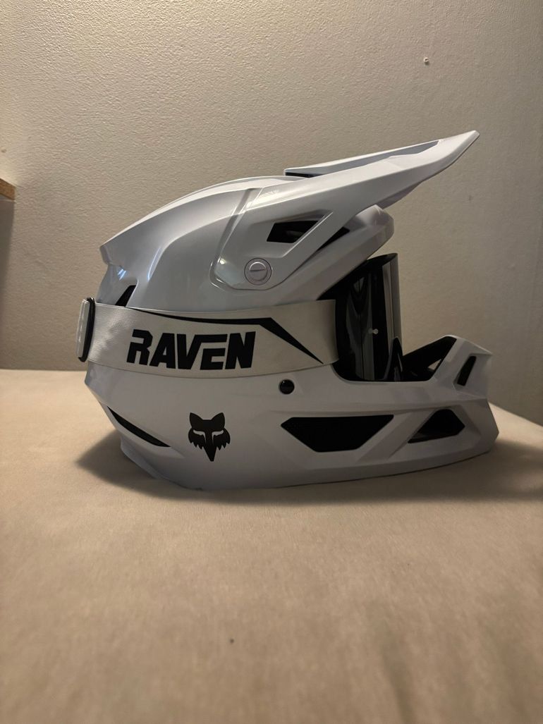 Käytetty Fox Racing Rampage White 2026 bike — kuva 2 / 5