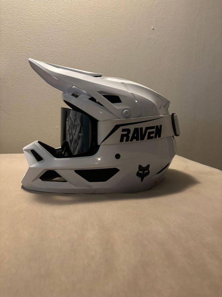 Käytetty Fox Racing Rampage White 2026 bike — kuva 3 / 5