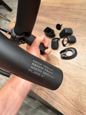 Used Roval Rapide Handlebar 2025 bike — image 4 of 6