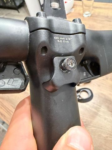 Used Roval Rapide Handlebar 2025 bike — image 5 of 6