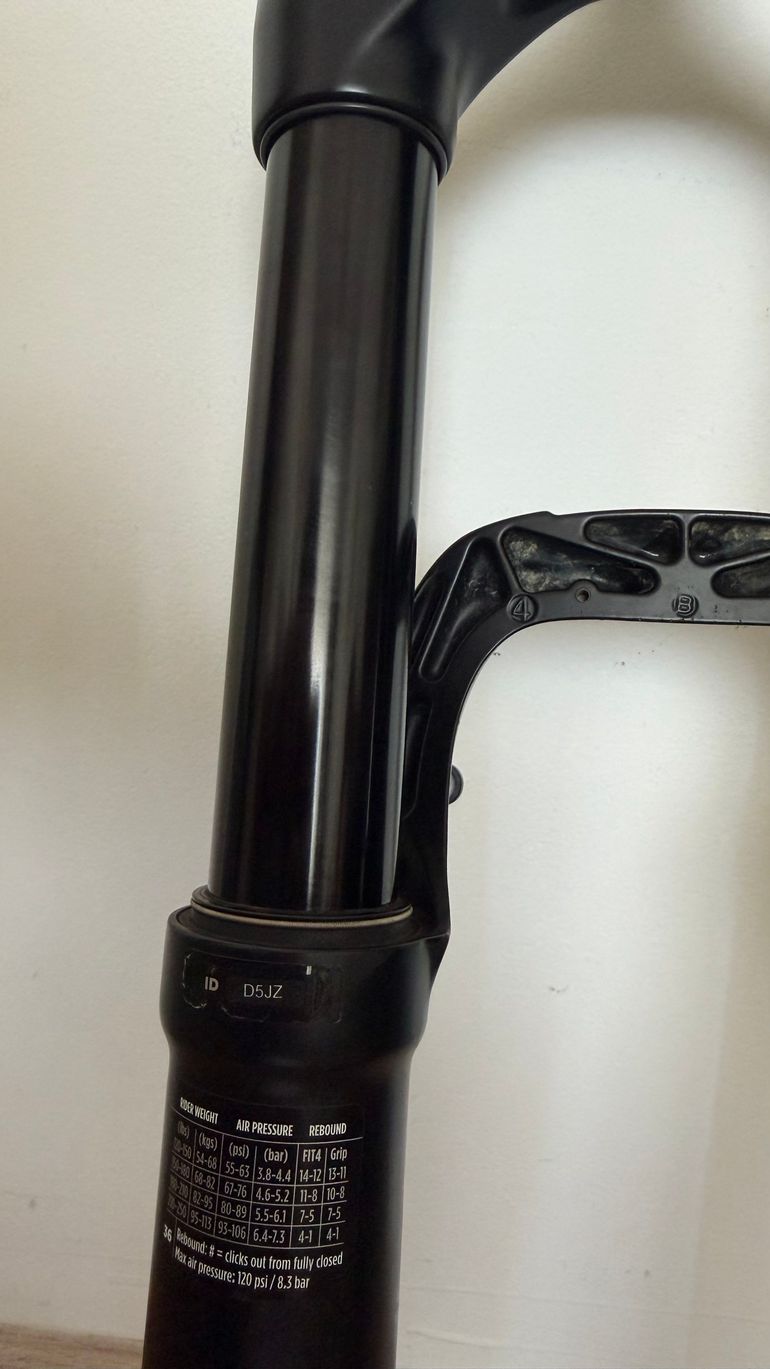 Käytetty Fox RHYTHM 36 FLOAT 2022 bike — kuva 4 / 11