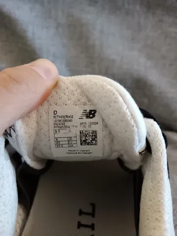 Used New Balance Hierro V9 bike — image 6 of 7