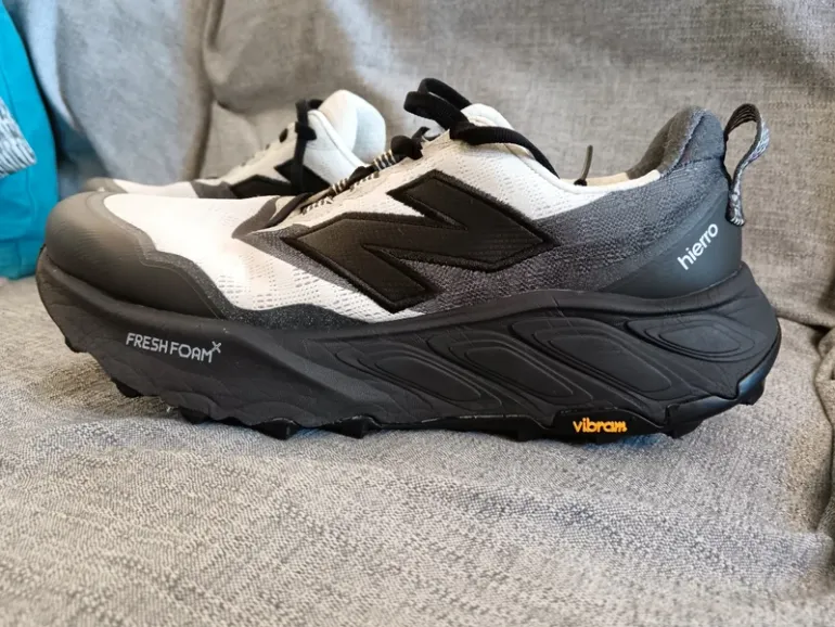 Used New Balance Hierro V9 bike — image 4 of 7