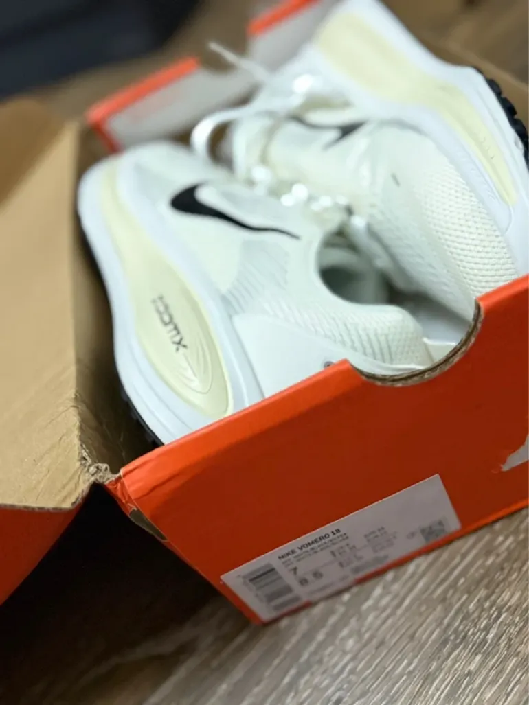 Nike Vomero 18 bike usato — immagine 5 di 5