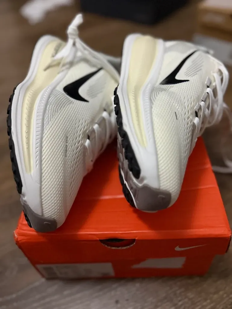 Nike Vomero 18 bike usato — immagine 3 di 5