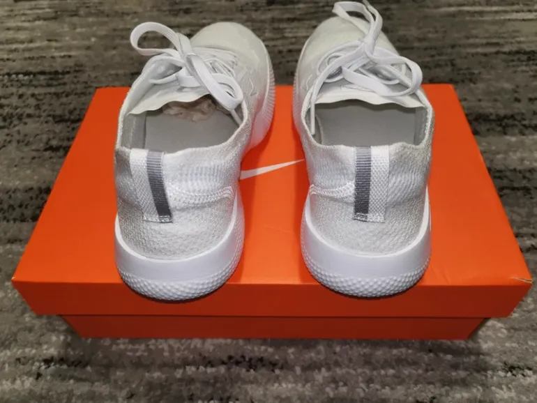 Used White Nike Free 2025 bike — image 4 of 8