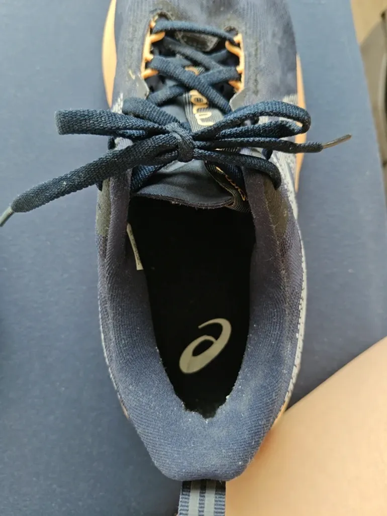 Käytetty Asics Novablast bike — kuva 3 / 4