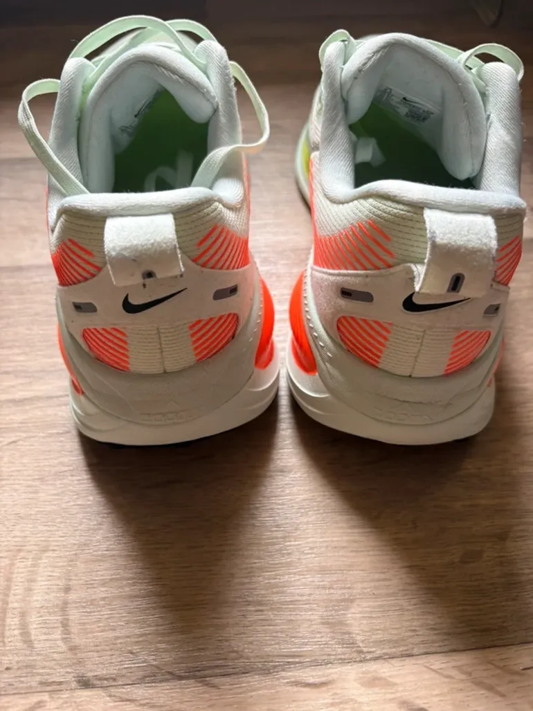 Used Nike Vomero 18 bike — image 4 of 6