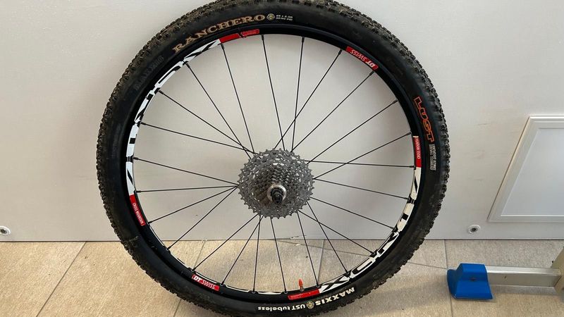 Used Dt Swiss XCR 17 Front Wheel Wheels