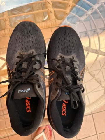 Used Asics Running Shoes bike — image 2 of 4
