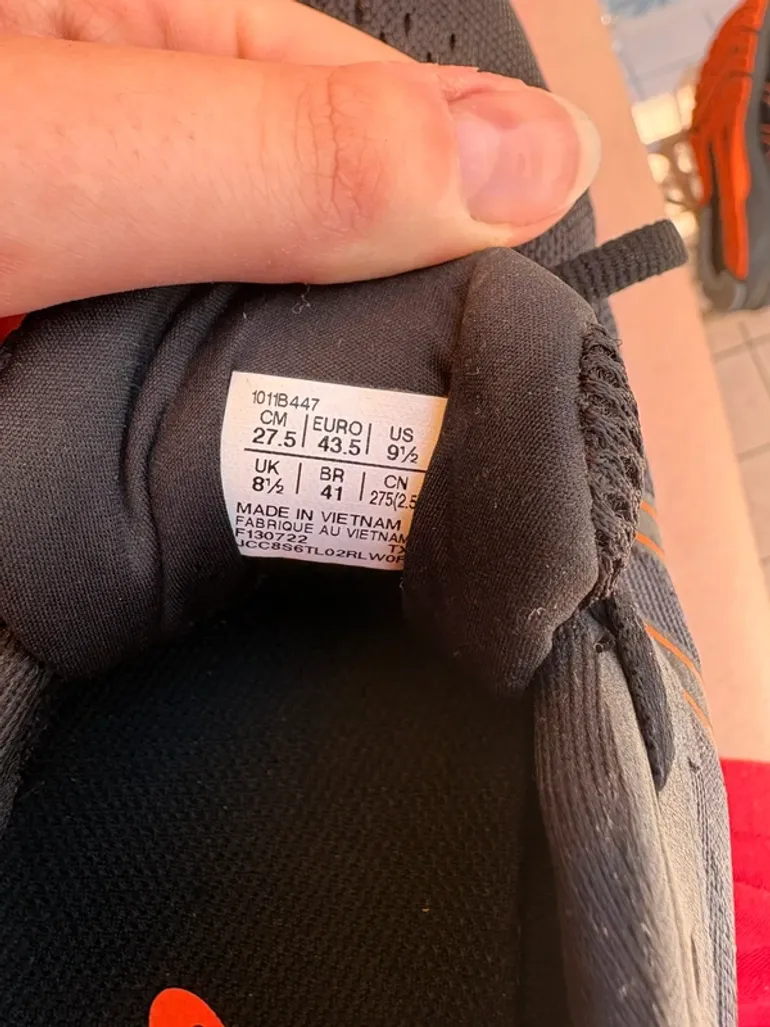 Used Asics Running Shoes bike — image 4 of 4