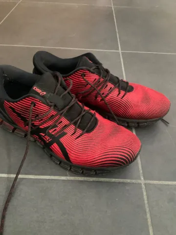 Used Asics Running Shoes bike — image 1 of 3