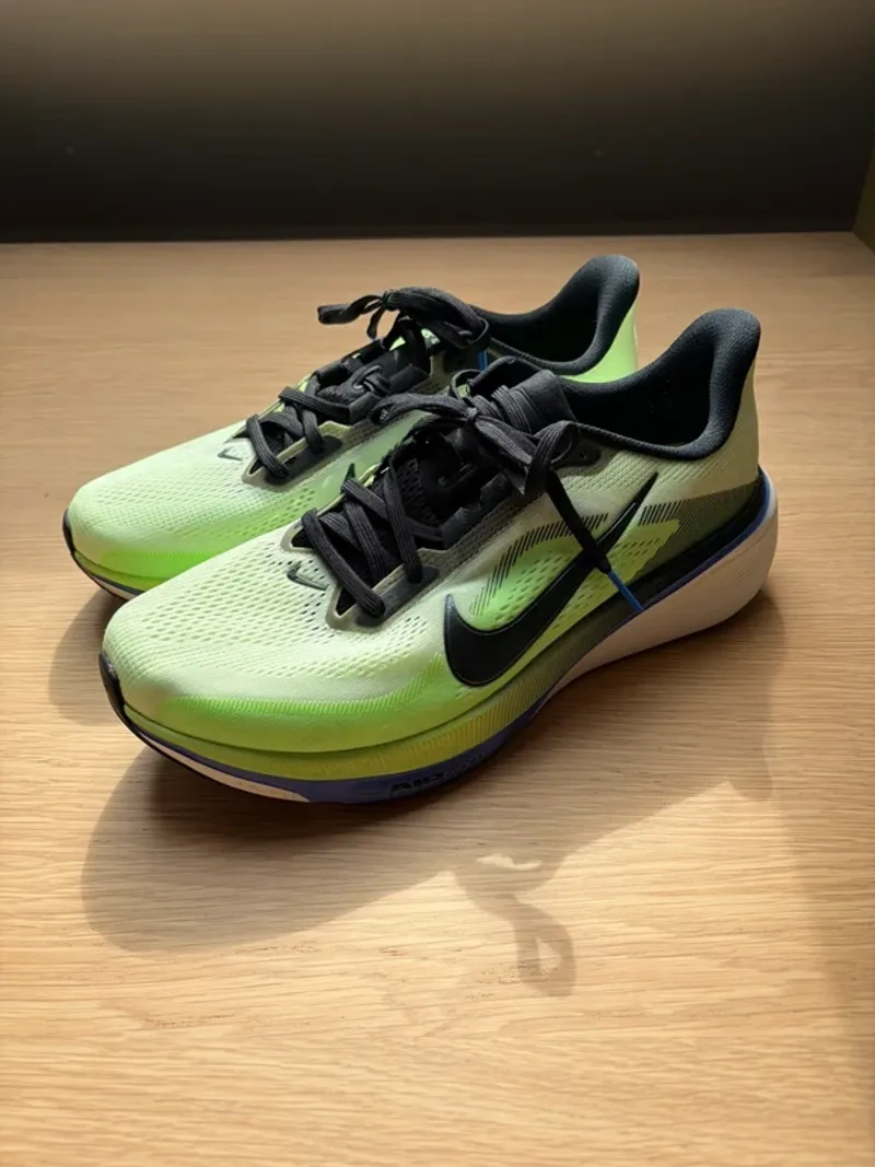 Used Lightweight Pegasus 42 Running Shoes
