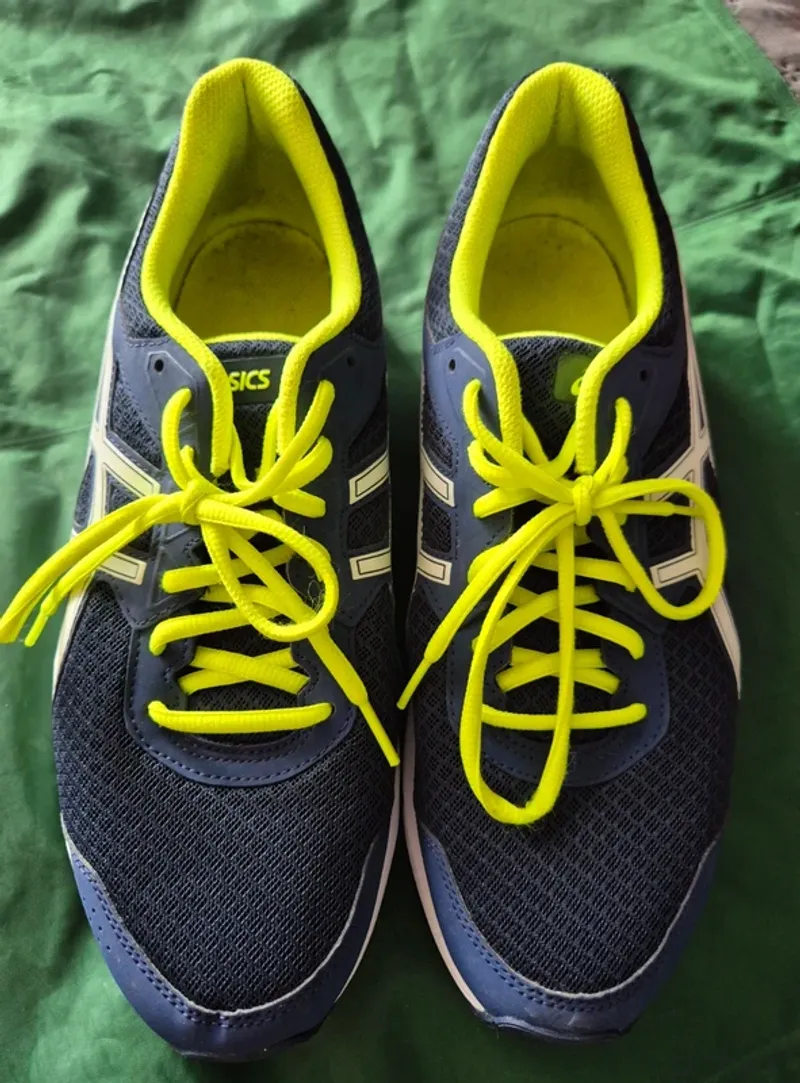 Used Asics Turnschuhe Running Shoes