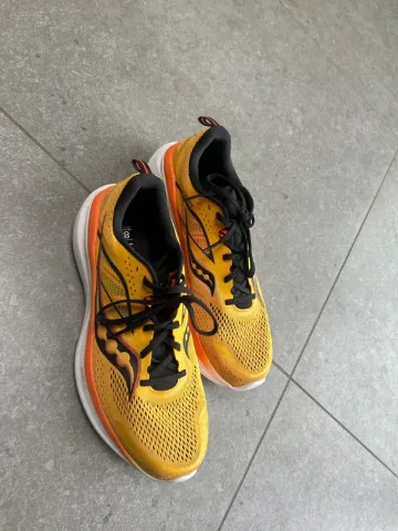 Used Saucony Running Shoes bike — image 2 of 4