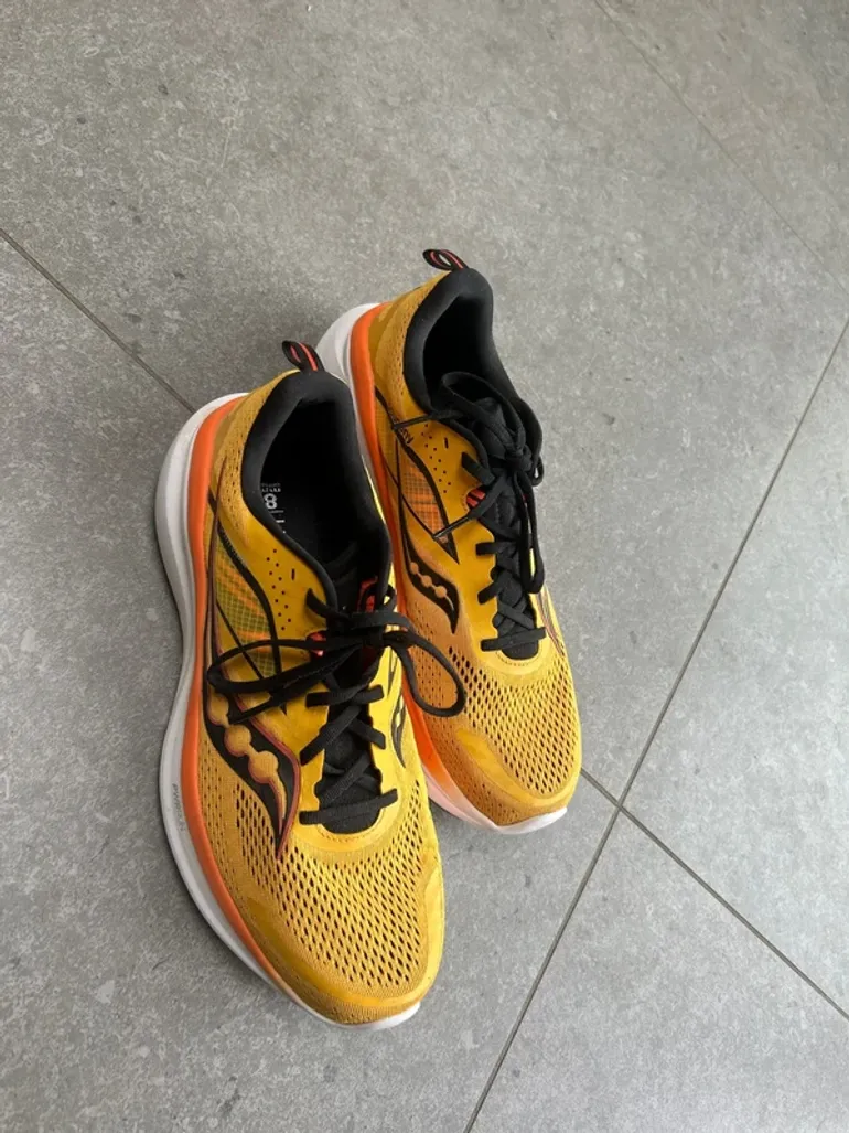 Used Saucony Running Shoes bike — image 2 of 4