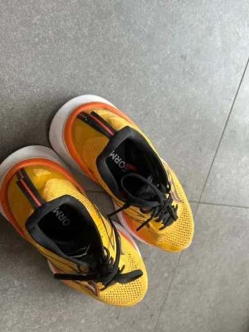 Used Saucony Running Shoes bike — image 4 of 4