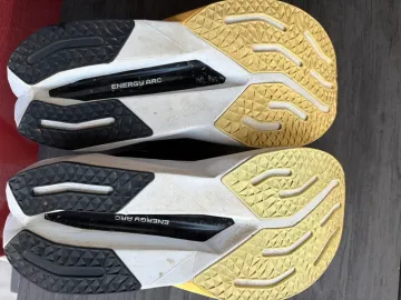 Used New Balance FuelCell SuperComp Trainer v3 bike — image 2 of 3