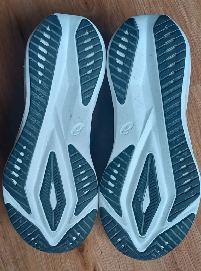 Used Asics Versablast 4 bike — image 7 of 8