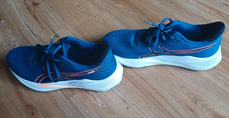 Used Asics Versablast 4 bike — image 3 of 8