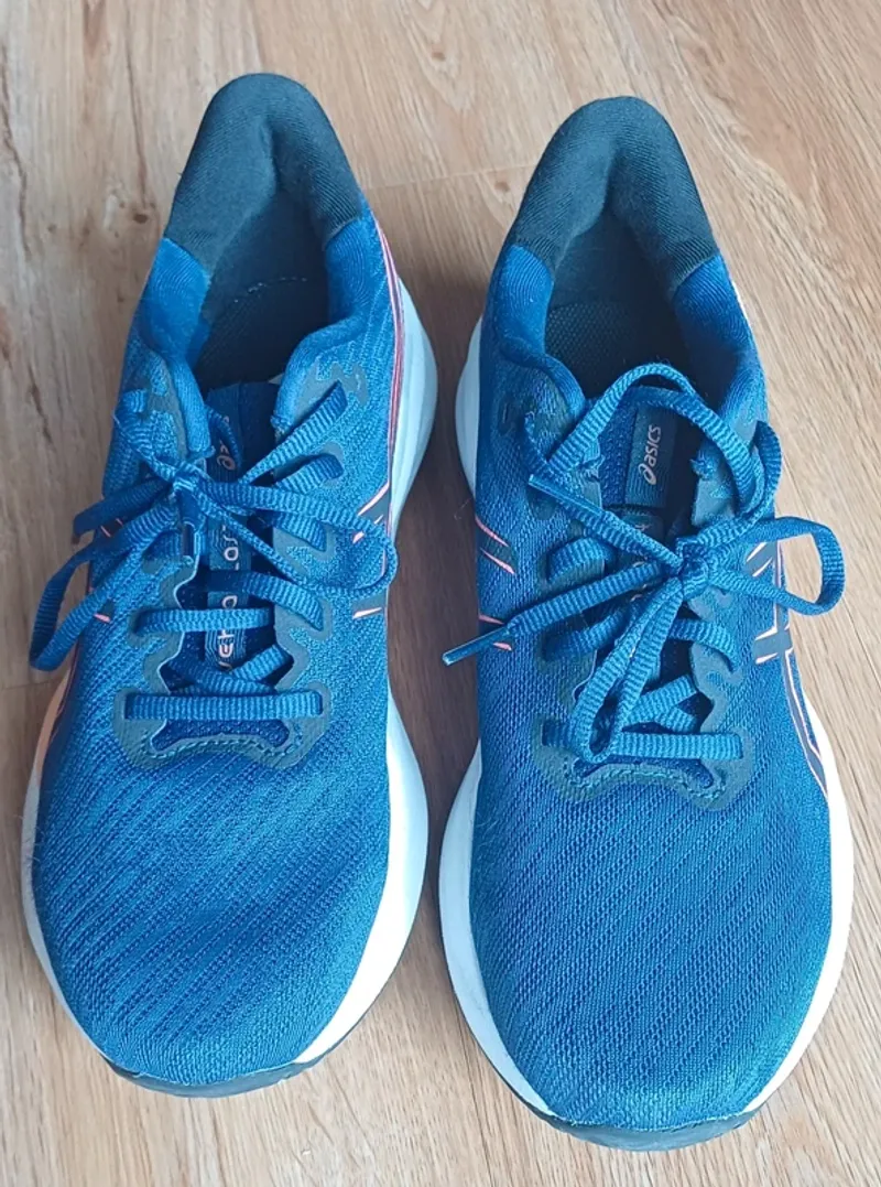 Used Asics Versablast 4 Running Shoes