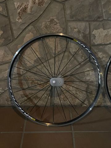 Mavic Aksium Elite 2019 bike d'occasion — image 2 sur 5