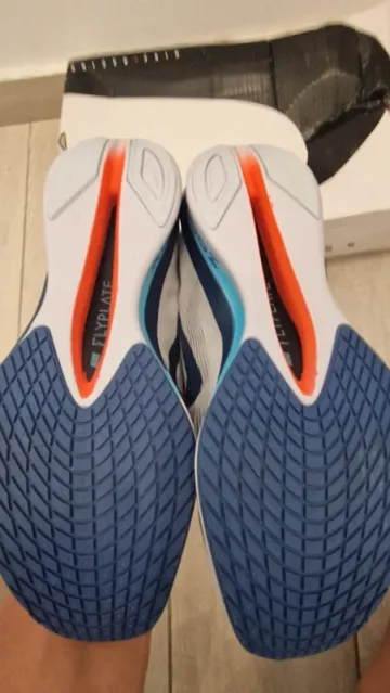 Used Scarpa Vaporfly 4 bike — image 6 of 11