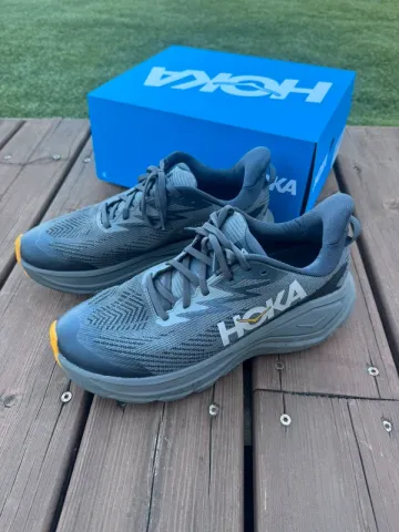 Used Hoka Challenger 8 GTX bike — image 2 of 5