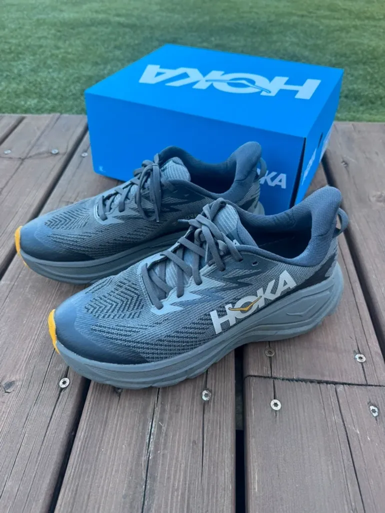 Used Hoka Challenger 8 GTX bike — image 2 of 5